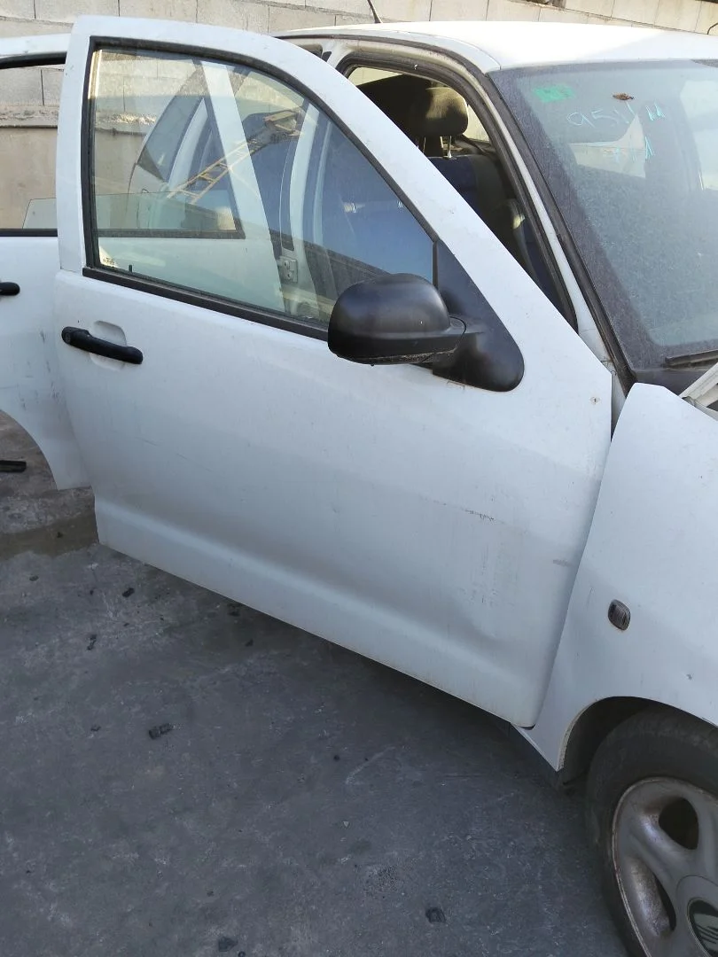 Foto de PUERTA DELANTERA DERECHA SEAT IBIZA (6K1) 1.9 TDI (90 CV / 66 KW) referencia 6K4831052C