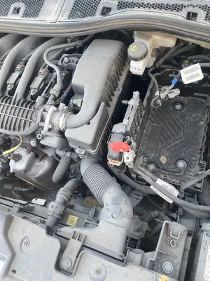 Foto de CAJA FILTRO AIRE PEUGEOT 208 (P2) 1.2 PureTech (74 CV / 55 KW)