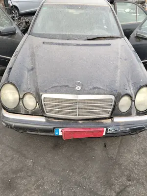 Foto de CAPO MERCEDES-BENZ CLASE E (BM 210) BERLINA referencia A210880035728 foto 4