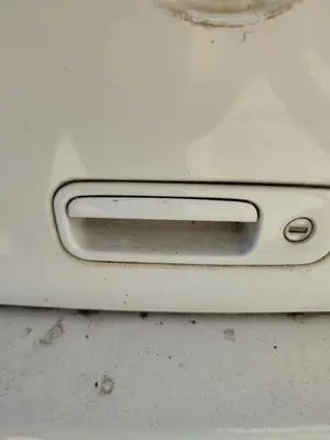 Foto de MANETA EXTERIOR MALETERO / PORTON VOLKSWAGEN GOLF IV BERLINA (1J1)(10.1997) 2.0  (116 CV / 85 KW)