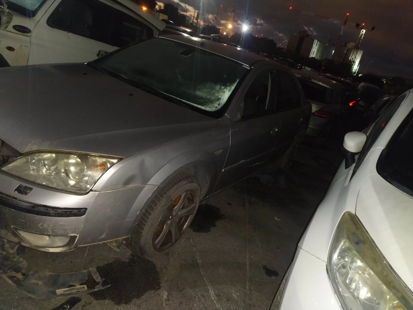 Foto de PASO RUEDA DELANTERO IZQUIERDO FORD MONDEO BERLINA (GE) 2.0 TDCi CAT (131 CV / 96 KW) referencia 1307005