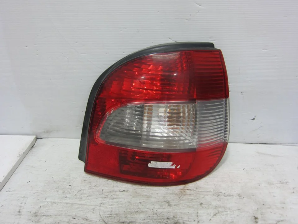 Foto de PILOTO TRASERO DERECHO RENAULT SCENIC I (JA...) 1.6 16V (107 CV / 79 KW) referencia 7700428055