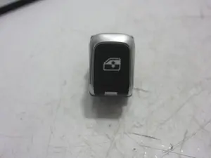 Foto de MANDO ELEVALUNAS TRASERO DERECHO AUDI A3 SEDÁN (8VM) 2.0 16V TDI (150 CV / 110 KW) referencia 8V0959855C
