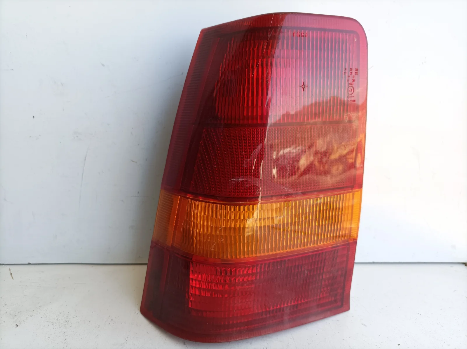 Foto de PILOTO TRASERO IZQUIERDO OPEL KADETT E 1.6 (75 CV / 55 KW) referencia 2057100584