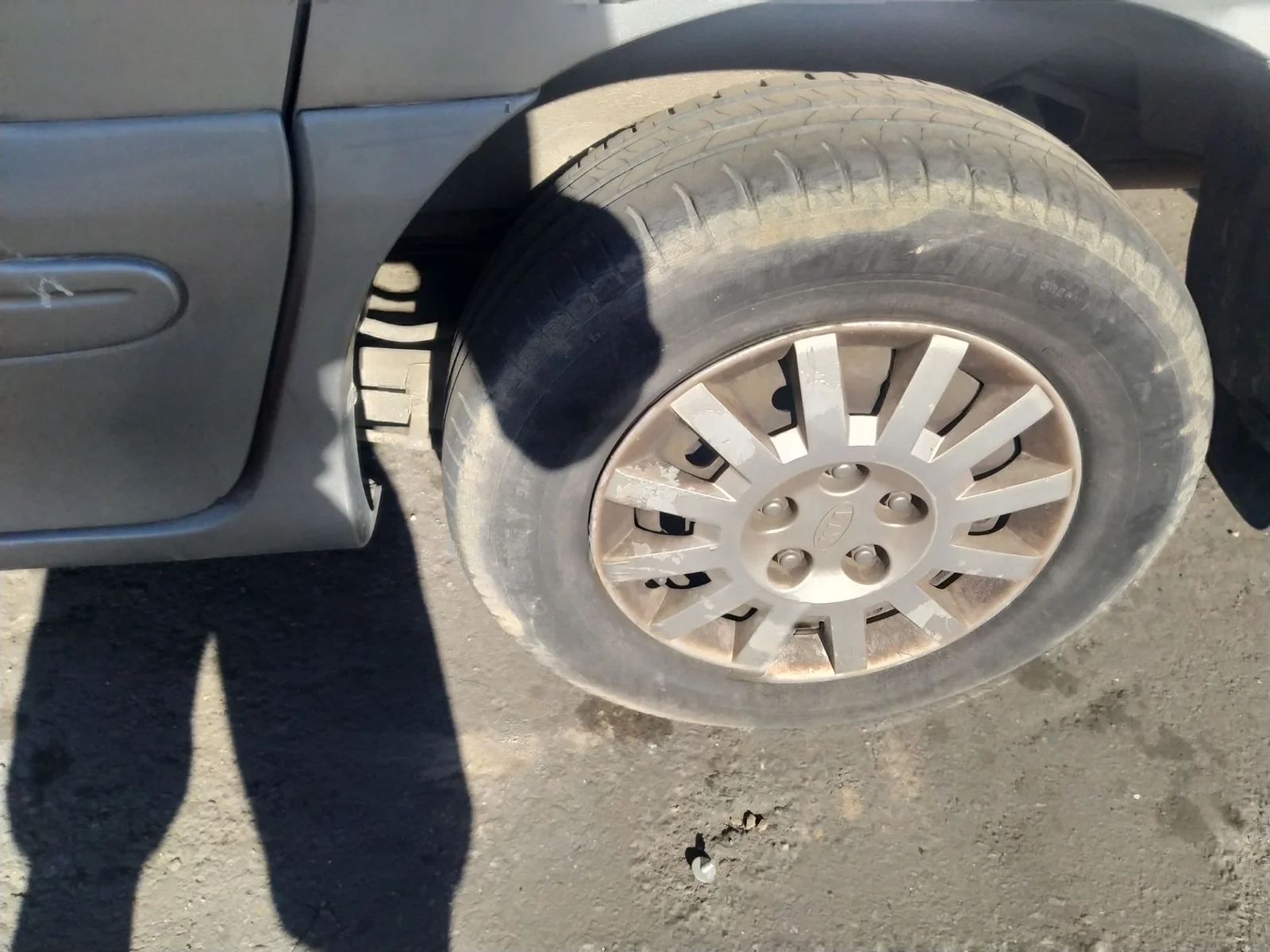 Foto de BRAZO SUSPENSION TRASERO IZQUIERDO KIA CARNIVAL II (FL) 2.9 CRDi CAT (144 CV / 106 KW) referencia 0K55328350B