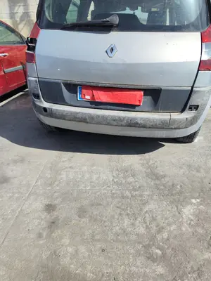 Foto de PARAGOLPES TRASERO RENAULT SCENIC II 1.5 dCi Diesel (101 CV / 74 KW) referencia 7701474785 foto 1