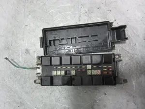 Foto de CAJA RELES / FUSIBLES