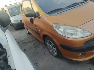 Foto de PUENTE DELANTERO PEUGEOT 1007 1.4 HDi (68 CV / 50 KW)