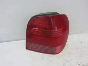 Foto de PILOTO TRASERO DERECHO VOLKSWAGEN POLO III BERLINA (6N2) 1.4 16V (75 CV / 55 KW) referencia 6N0945257B