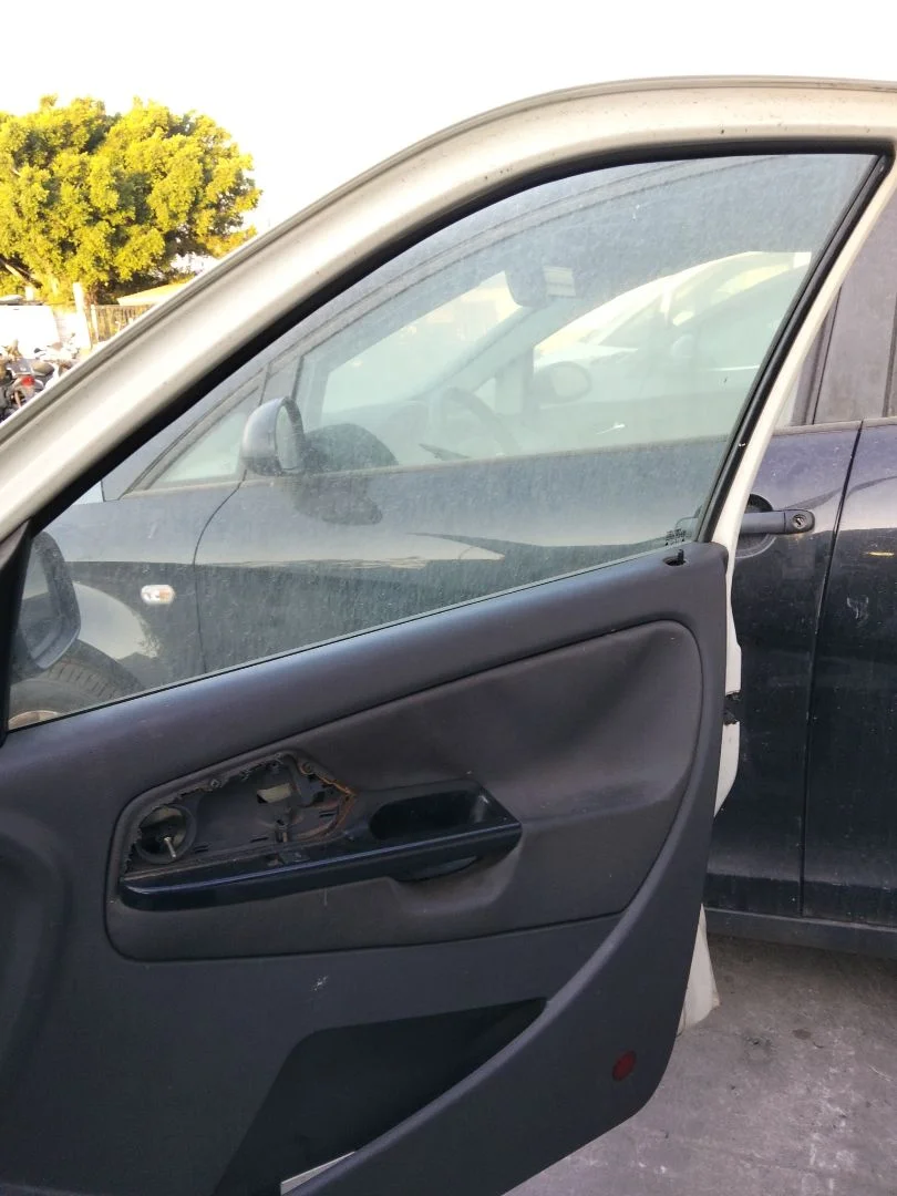 Foto de LUNA DELANTERA DERECHA SEAT IBIZA (6K1) 1.9 TDI (90 CV / 66 KW) referencia 6K4845202C