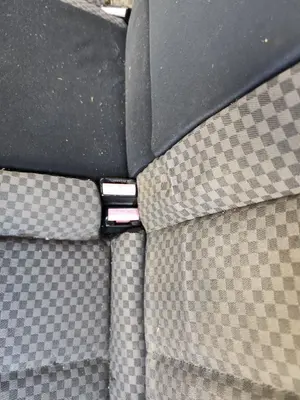 Foto de ENGANCHE CINTURON TRASERO CENTRAL RENAULT MEGANE II BERLINA 5P 1.5 dCi Diesel (101 CV / 74 KW)