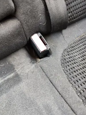 Foto de ENGANCHE CINTURON TRASERO IZQUIERDO CITROEN C4 BERLINA 1.6 16V HDi (90 CV / 66 KW)