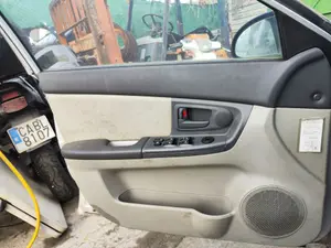 Foto de GUARNECIDO PUERTA DELANTERA IZQUIERDA KIA CERATO (LD) 1.5 CRDi (102 CV / 75 KW)