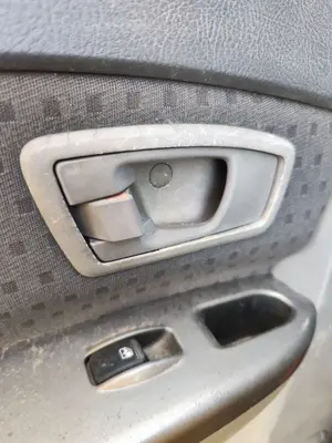 Foto de MANETA INTERIOR TRASERA IZQUIERDA KIA CARENS (RS) 2.0 Turbodiesel CAT (113 CV / 83 KW) referencia 0K2FA59330FKZ