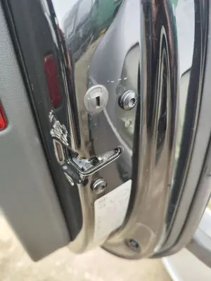 Foto de CERRADURA PUERTA DELANTERA DERECHA AUDI A5 COUPE (8T) 2.0 16V TDI (170 CV / 125 KW) referencia 8J1837016E