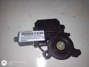 Foto de MOTOR ELEVALUNAS TRASERO IZQUIERDO VOLKSWAGEN POLO V (6R1) 1.4 FSI (86 CV / 63 KW) referencia 6R0959811B