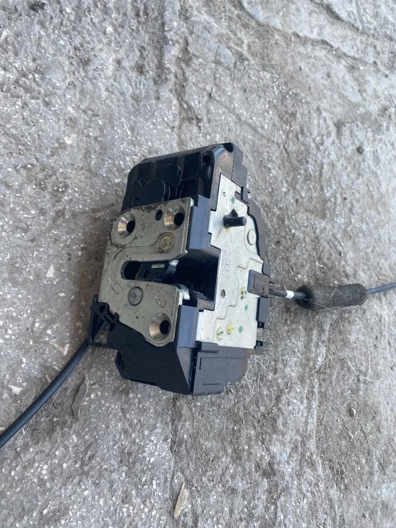 Foto de CERRADURA PUERTA TRASERA DERECHA NISSAN MICRA (K12E) 1.2 CAT (65 CV / 48 KW)