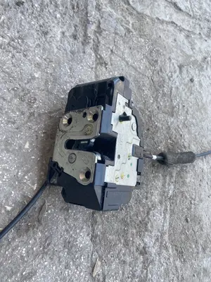 Foto de CERRADURA PUERTA TRASERA DERECHA NISSAN MICRA (K12E) 1.2 CAT (65 CV / 48 KW)