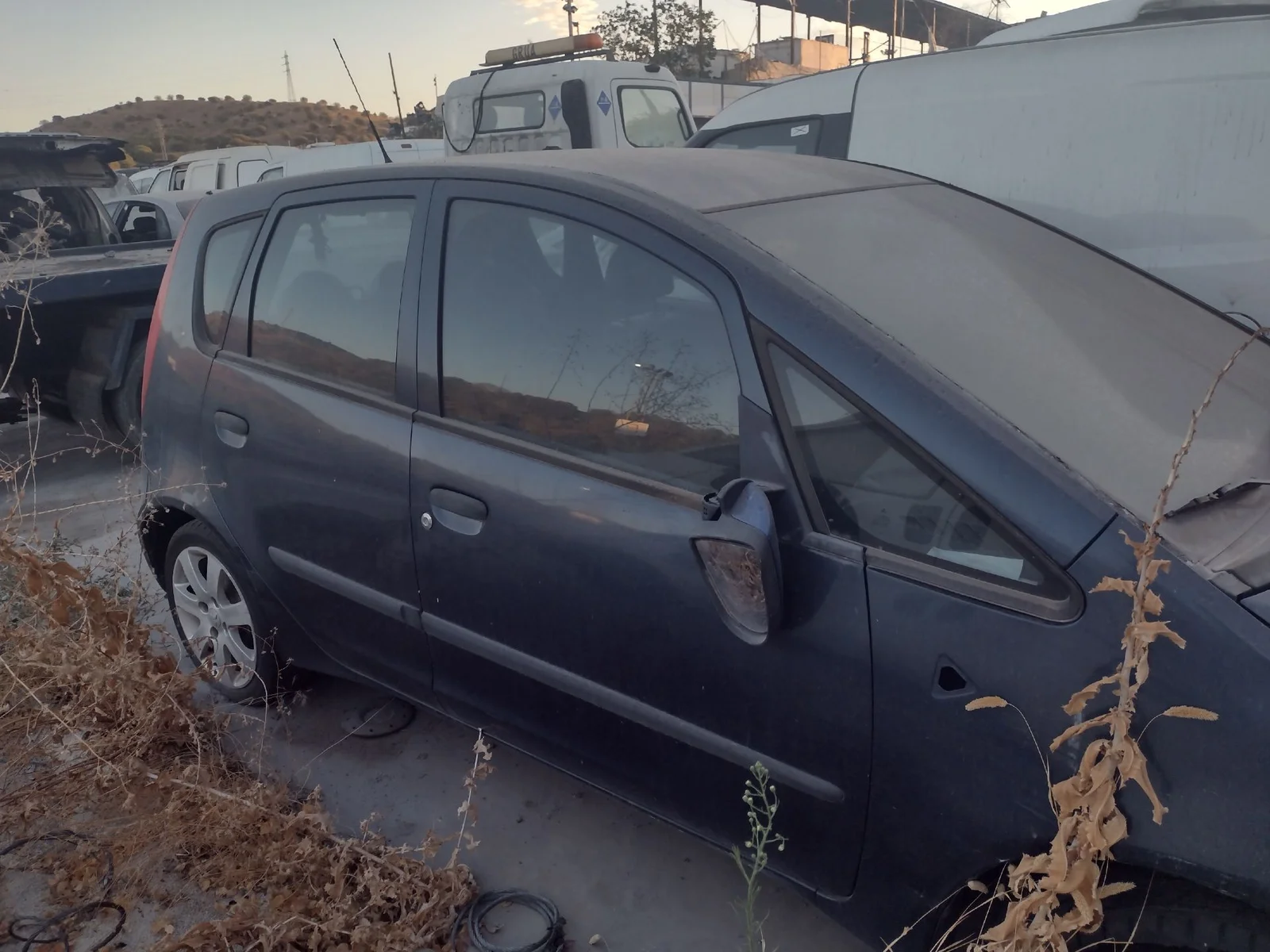 Foto de LUNA DELANTERA DERECHA MITSUBISHI COLT CZ3 BERL. 5 (Z30A) 1.5 DI-D CAT (95 CV / 70 KW) referencia MR959288