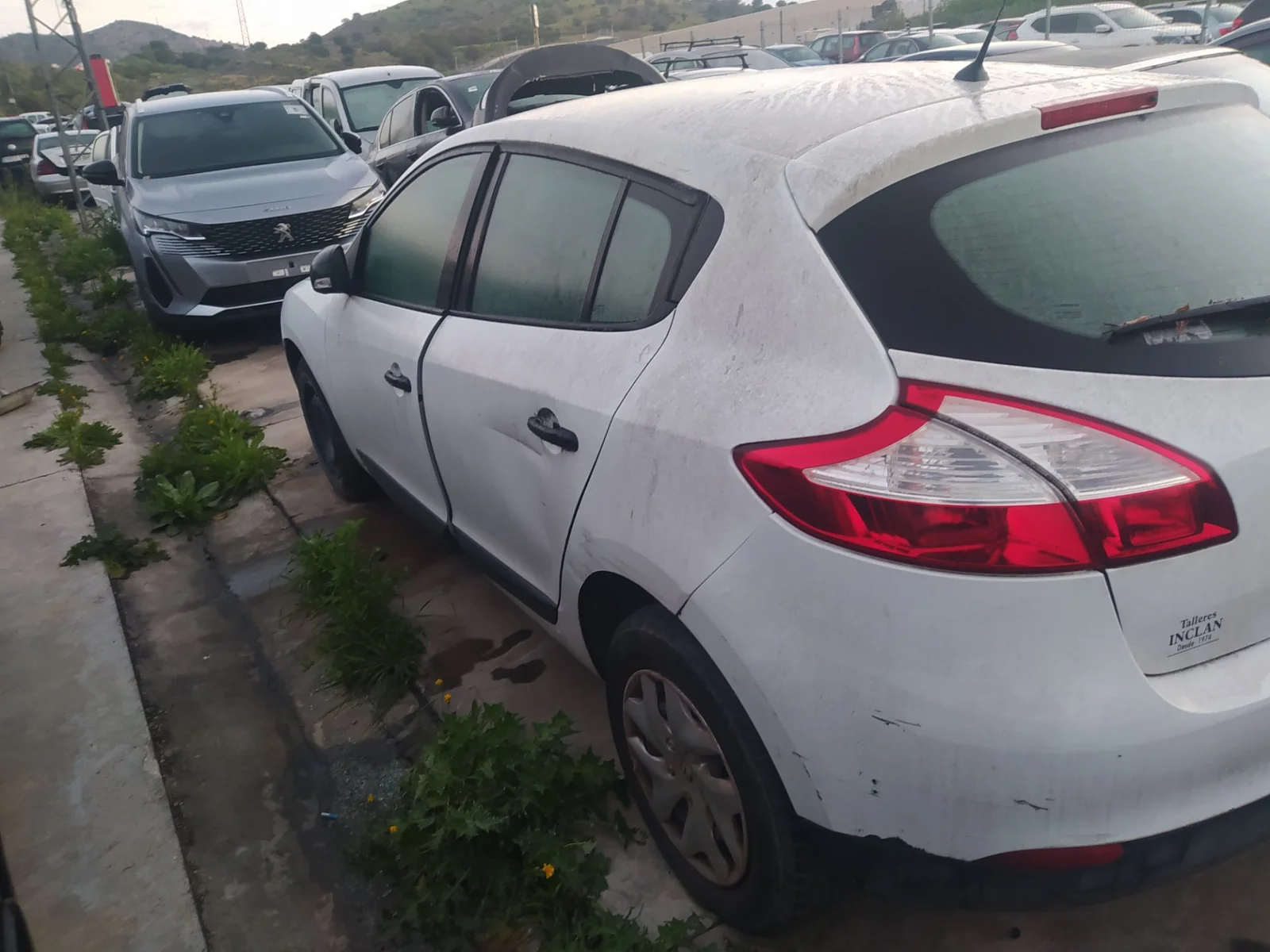 Foto de MANETA EXTERIOR TRASERA IZQUIERDA RENAULT MEGANE III BERLINA 5P 1.6 16V CAT (101 CV / 74 KW) referencia 806B04979R
