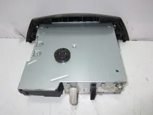 Foto de SISTEMA AUDIO / RADIO CD RENAULT LAGUNA III BERLINA 2.0 dCi Diesel CAT (131 CV / 96 KW) referencia 281150013R foto 6