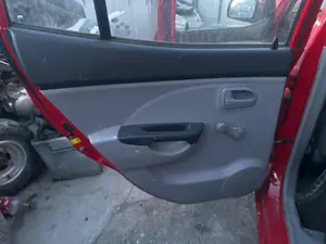 Foto de GUARNECIDO PUERTA TRASERA IZQUIERDA KIA PICANTO (SA) 1.1 CAT (65 CV / 48 KW) referencia 8330107000NL