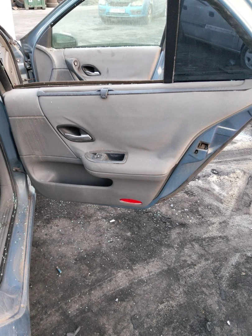 Foto de GUARNECIDO PUERTA TRASERA DERECHA RENAULT LAGUNA II (BG0) 1.9 dCi Diesel CAT (101 CV / 74 KW) referencia 7701049718