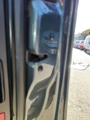 Foto de CERRADURA PUERTA DELANTERA DERECHA VOLKSWAGEN TOUAREG (7L6) 4.2 V8 32V FSI (350 CV / 257 KW) referencia 3D1837016AC