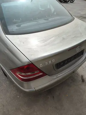 Foto de PORTON TRASERO MERCEDES-BENZ CLASE C (BM 203) BERLINA 3.0 CDI CAT (224 CV / 165 KW) referencia A203750067567 foto 2
