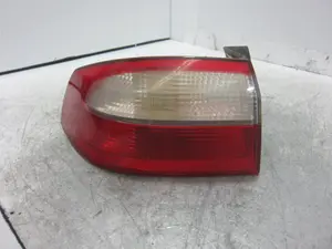 Foto de PILOTO TRASERO IZQUIERDO RENAULT LAGUNA II (BG0) 1.9 dCi Diesel CAT (101 CV / 74 KW) referencia 8200002473