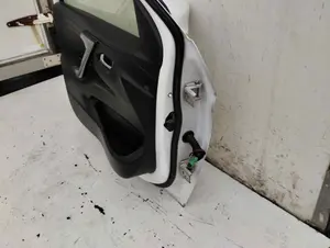 Foto de PUERTA DELANTERA IZQUIERDA CITROEN C-ELYSÉE 1.6 HDi FAP (92 CV / 68 KW) foto 10