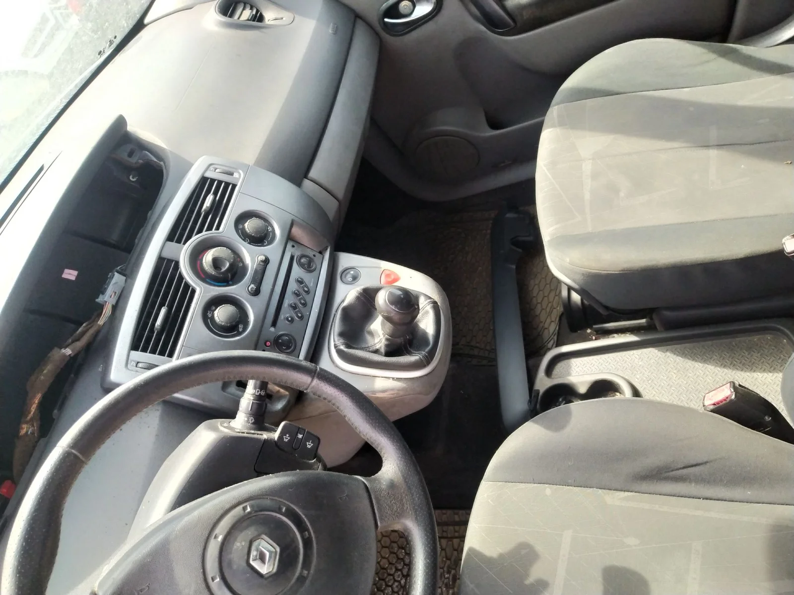 Foto de CONSOLA CENTRAL RENAULT SCENIC II (JM) 1.5 dCi Diesel (101 CV / 74 KW)