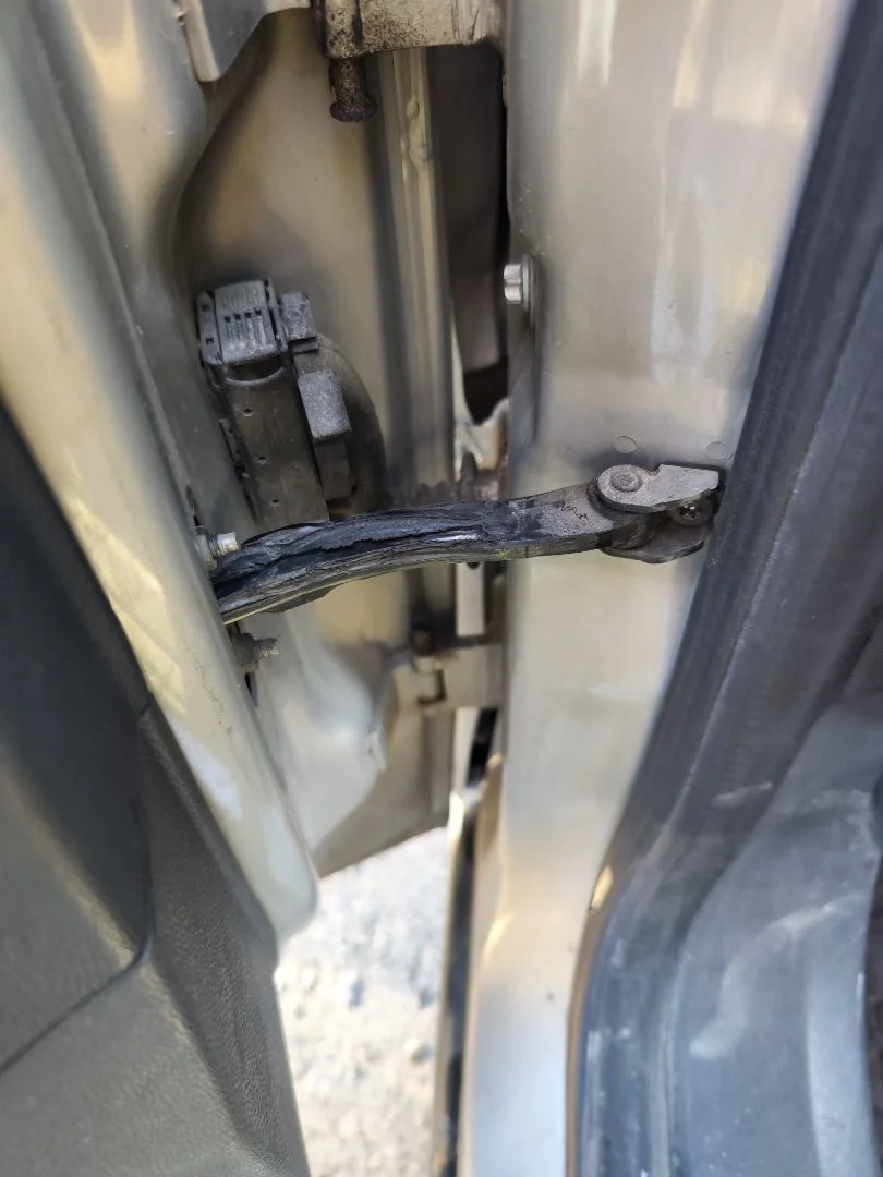 Foto de RETENEDOR PUERTA OPEL ASTRA H TWIN TOP 1.9 16V CDTI CAT (Z 19 DTH / LRD) (150 CV / 110 KW)