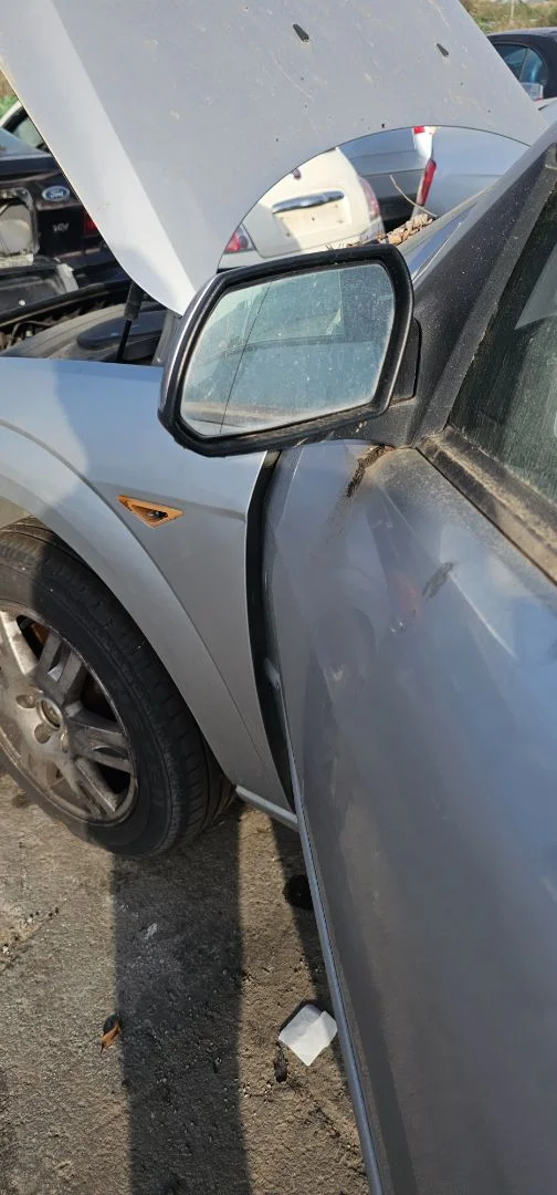 Foto de RETROVISOR IZQUIERDO FORD MONDEO BERLINA (GE) 2.0 16V DI TD CAT (116 CV / 85 KW) referencia 1232187