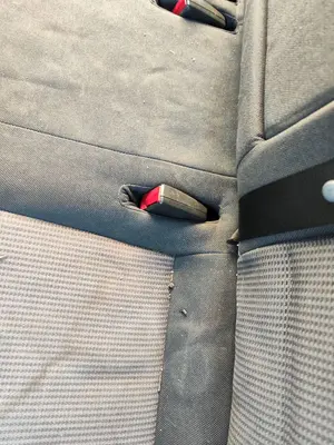 Foto de ENGANCHE CINTURON TRASERO IZQUIERDO OPEL VECTRA C BERLINA 1.9 CDTI (120 CV / 88 KW)