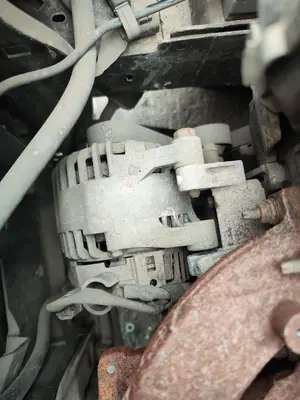 Foto de ALTERNADOR PEUGEOT 207 1.4 16V CAT (KFU / ET3J4) (88 CV / 65 KW) referencia 5705NH