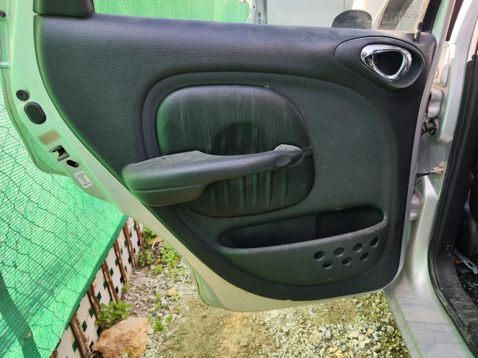 Foto de GUARNECIDO PUERTA TRASERA IZQUIERDA CHRYSLER PT CRUISER 2.2 CRD CAT (121 CV / 89 KW) referencia 0YB81XDVAA