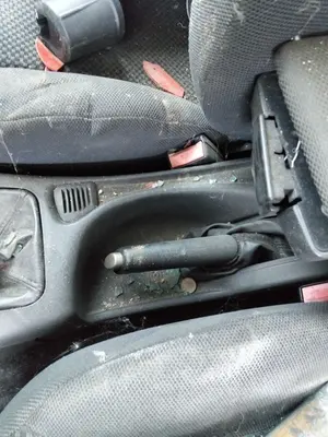 Foto de ENGANCHE CINTURON DELANTERO DERECHO FIAT STILO (192) 1.9 JTD CAT (116 CV / 85 KW)