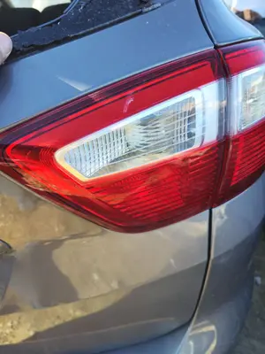 Foto de PILOTO TRASERO DERECHO INTERIOR FORD C-MAX (CB7) 1.6 TDCi CAT (116 CV / 85 KW) referencia 1861698