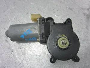 Foto de MOTOR ELEVALUNAS DELANTERO IZQUIERDO BMW SERIE 3 BERLINA (E46) 2.0 16V Diesel CAT (136 CV / 100 KW) referencia 0130821746