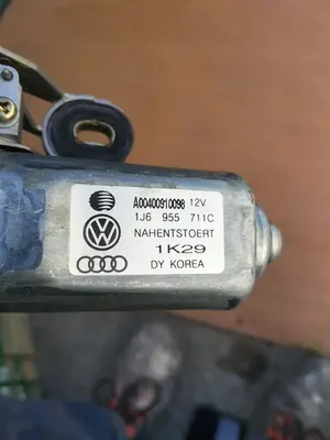 Foto de MOTOR LIMPIA TRASERO VOLKSWAGEN GOLF IV BERLINA (1J1)(10.1997) 1.9 TDI (131 CV / 96 KW) referencia 1J6955711C foto 3