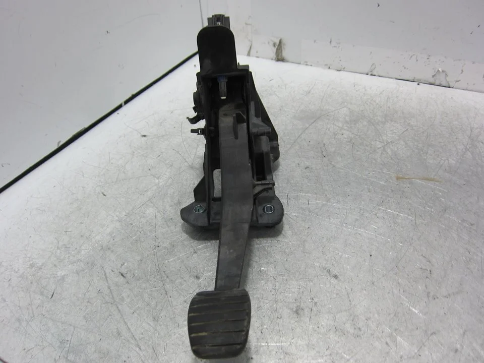 Foto de PEDAL EMBRAGUE DACIA DOKKER 1.5 dCi Diesel FAP CAT (90 CV / 66 KW) referencia 465039034R