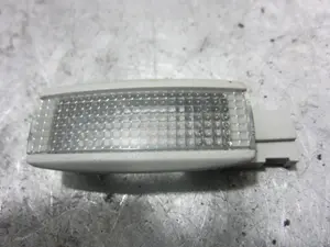 Foto de LUZ INTERIOR VOLKSWAGEN GOLF IV BERLINA (1J1)(10.1997) 1.6 16V (105 CV / 77 KW) referencia 3B0947113