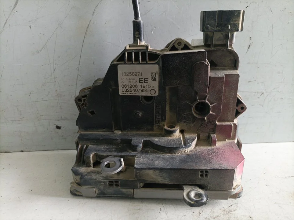 Foto de CERRADURA PUERTA DELANTERA IZQUIERDA OPEL CORSA D referencia 13258271
