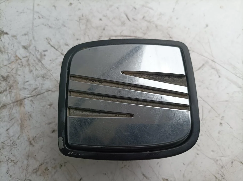 Foto de NO IDENTIFICADO SEAT LEON (1M1) 1.9 TDI (110 CV / 81 KW) referencia 6K0827565B