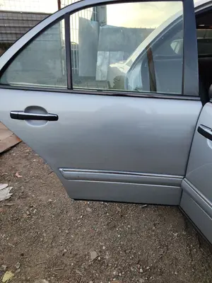Foto de PUERTA TRASERA DERECHA MERCEDES-BENZ CLASE E (BM 210) BERLINA 3.0 Turbodiesel CAT (177 CV / 130 KW) referencia A210730240528