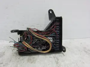Foto de CAJA RELES / FUSIBLES MITSUBISHI 3000 GT (Z10) 3.0 Biturbo (286 CV / 210 KW) foto 3