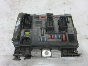 Foto de CAJA RELES / FUSIBLES CITROEN C3 1.4 HDi (68 CV / 50 KW) referencia T118470004J