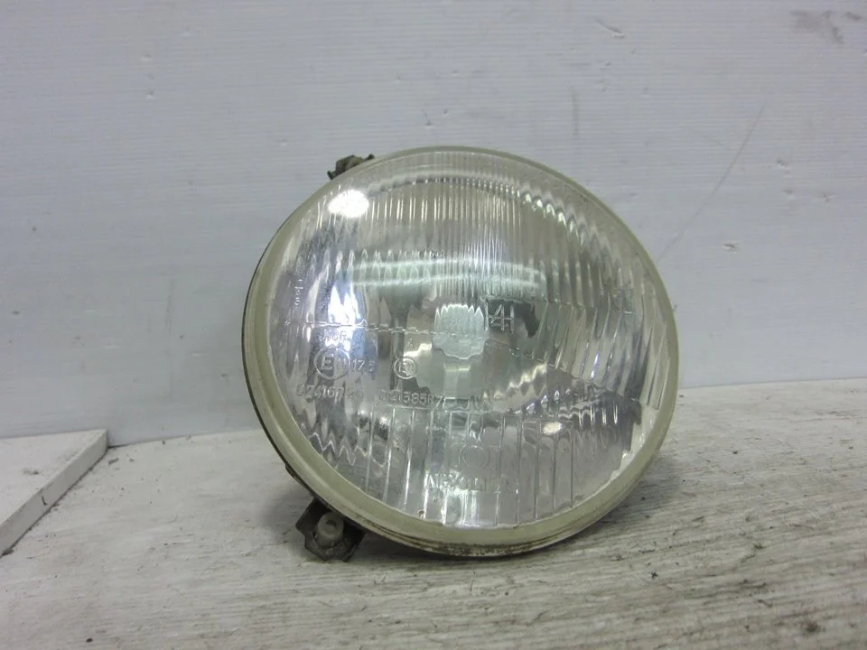 Foto de FARO IZQUIERDO VOLKSWAGEN GOLF II (191/193) 1.6 Diesel (CR. JK. JP) (54 CV / 40 KW) referencia 021385R7