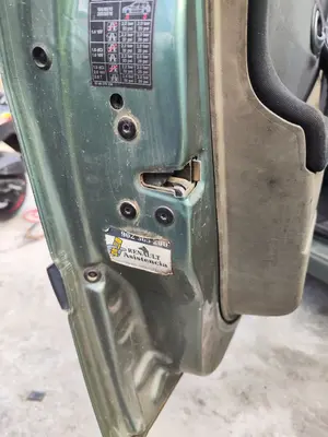 Foto de CERRADURA PUERTA DELANTERA IZQUIERDA RENAULT MEGANE II BERLINA 5P 1.5 dCi Diesel (101 CV / 74 KW) referencia 8200027776